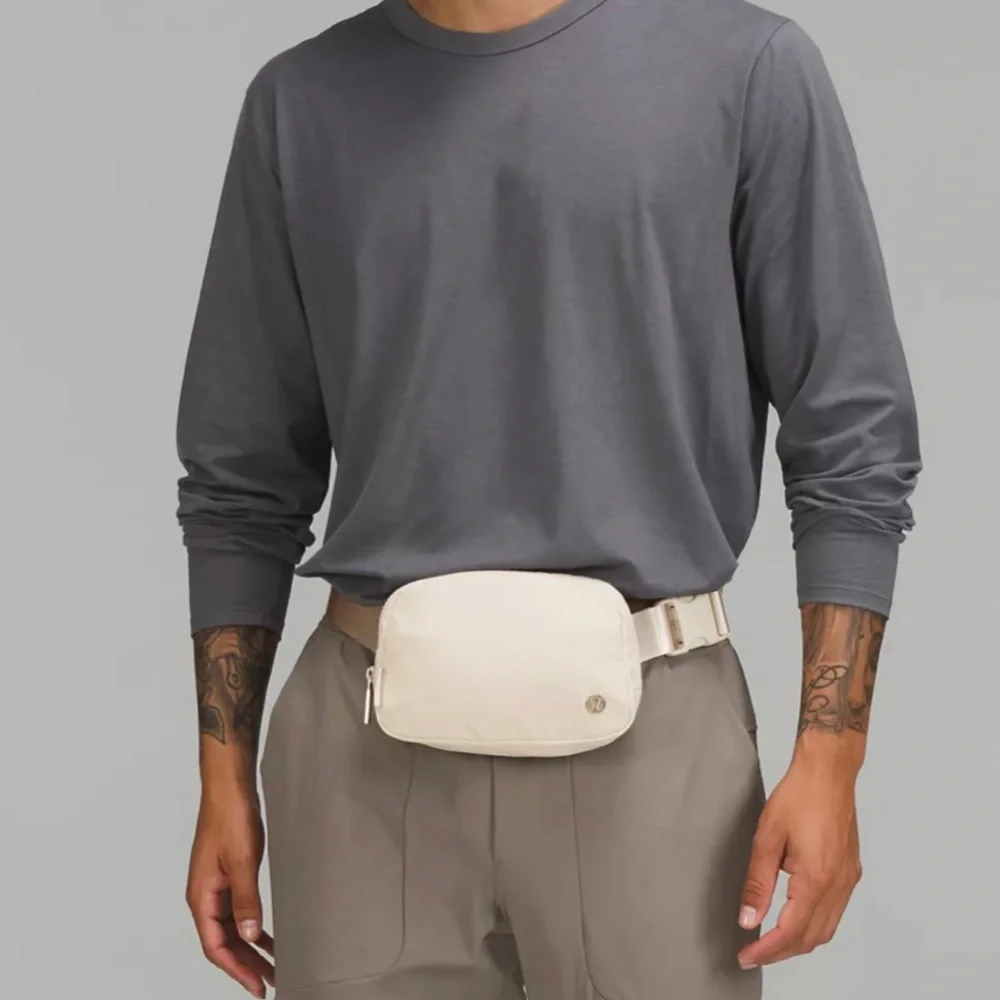 Lululemon Everywhere Belt Bag NWT - Picture 5 of 10